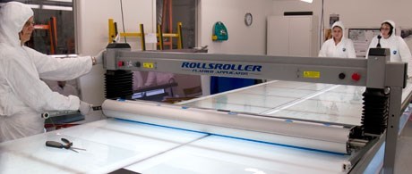 Lamination-on-glass-with-ROLLSROLLER.jpg